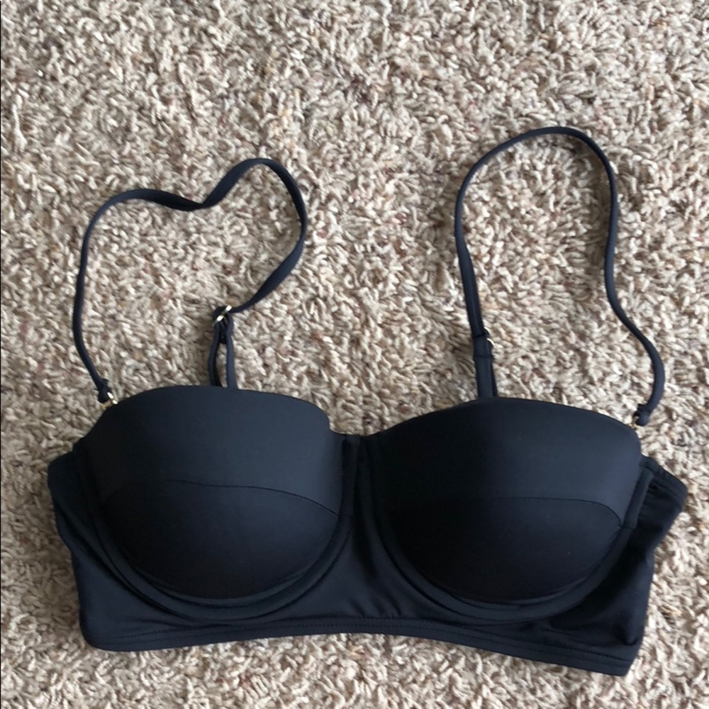 EUC
Comes from a pet and smoke free home
Size M